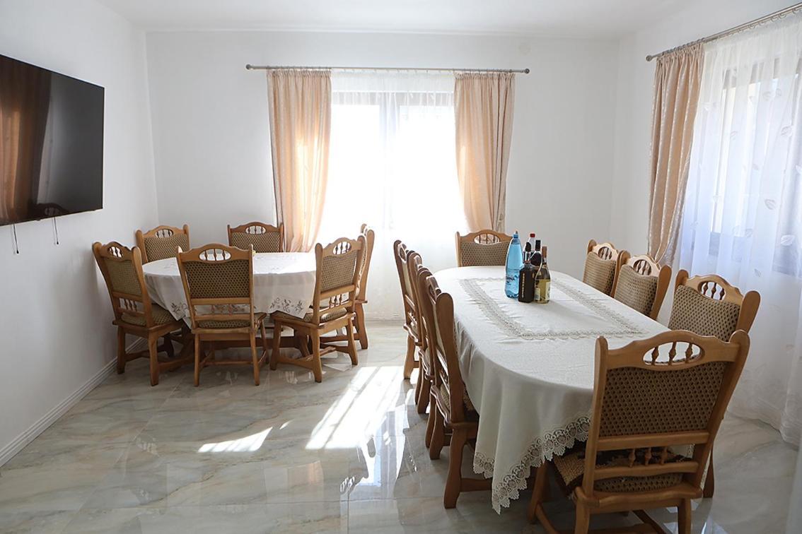 Casa Carmen Hotel Пойениле Изей Екстериор снимка